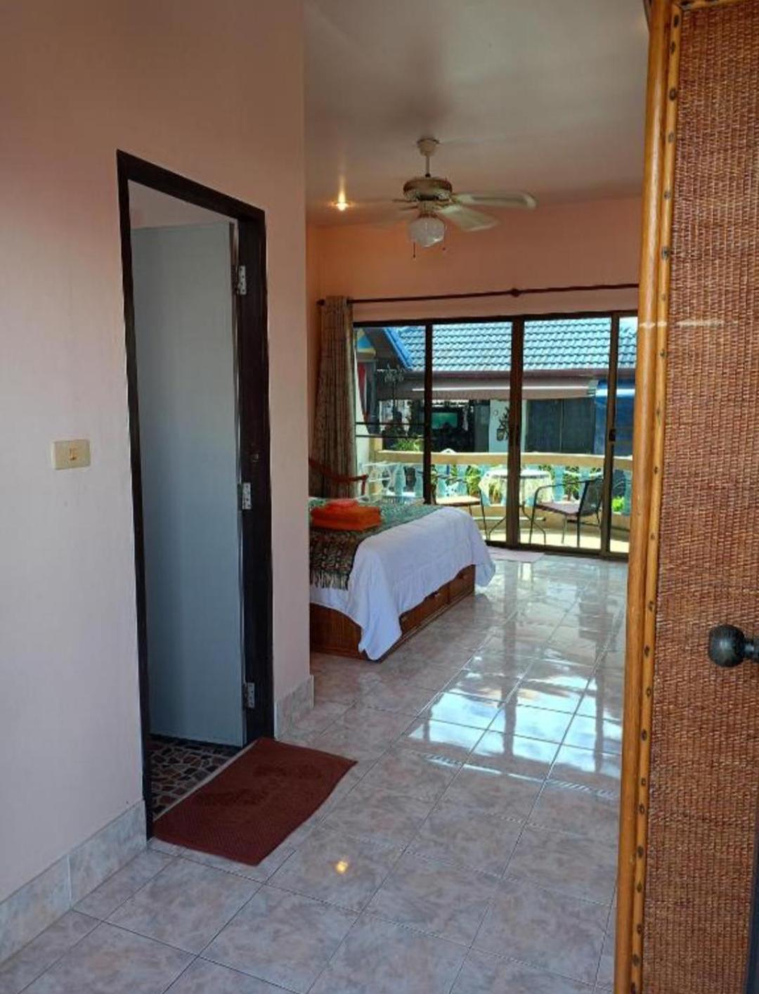 Patong Sunbeach Mansion Экстерьер фото