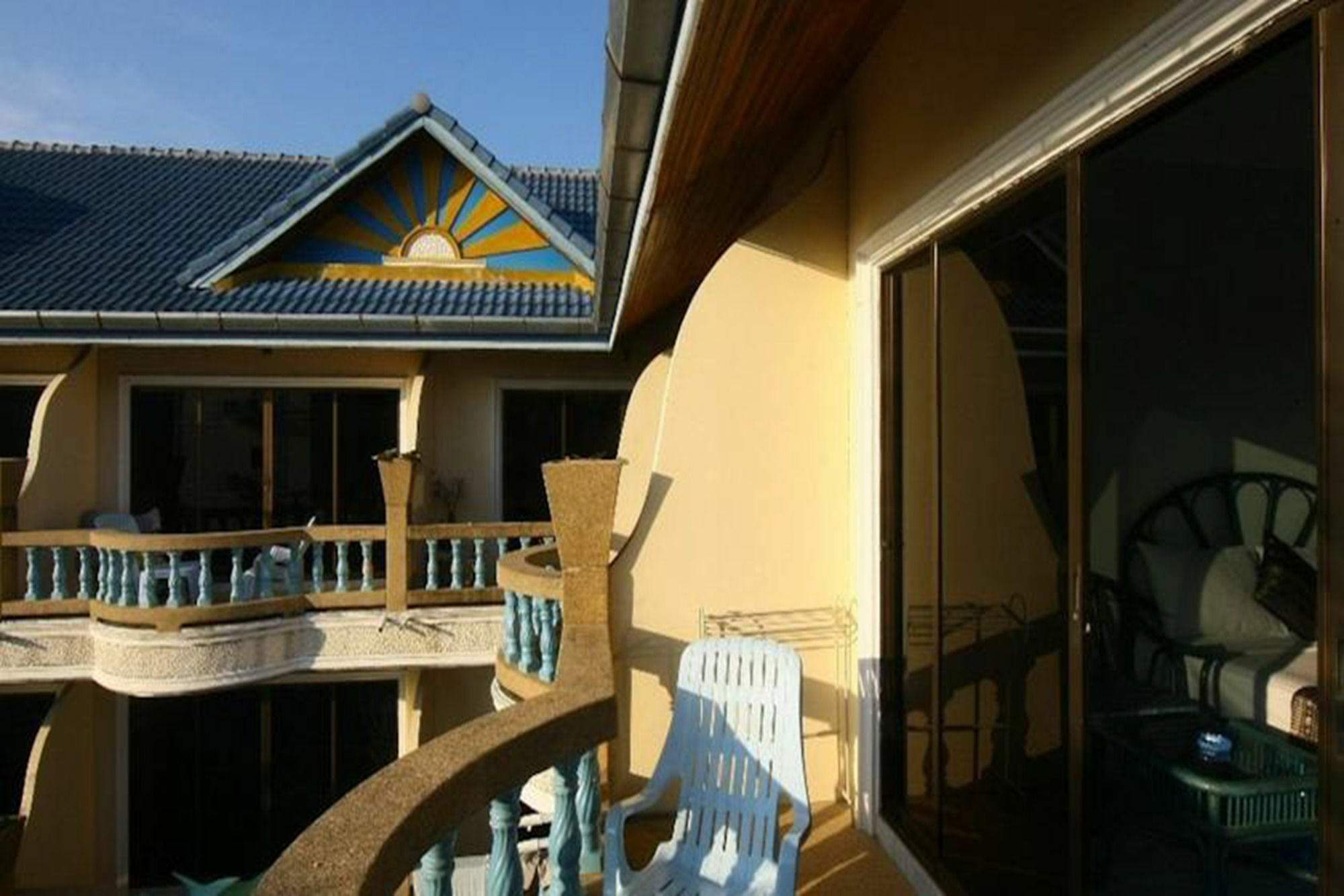 Patong Sunbeach Mansion Экстерьер фото