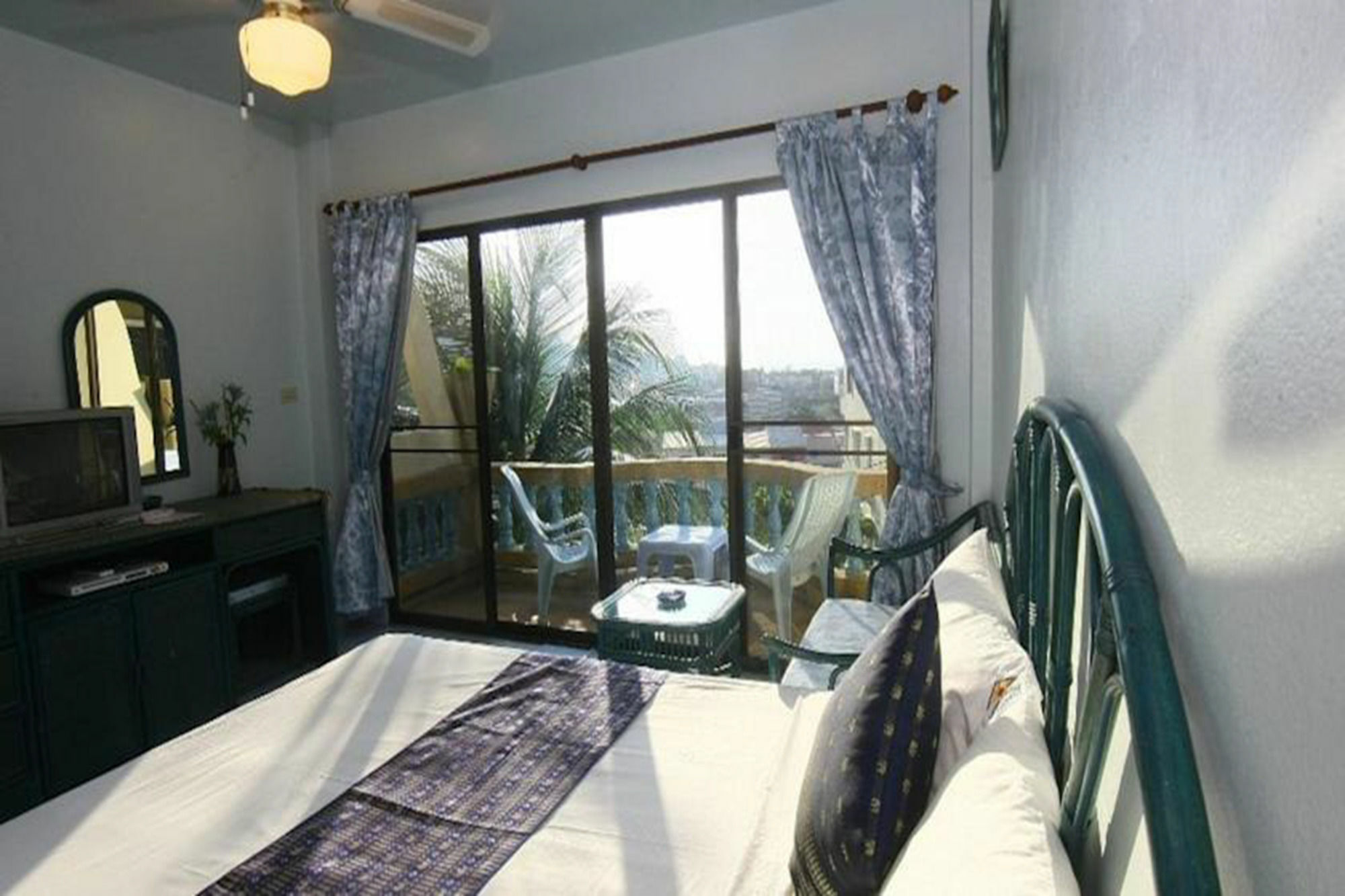 Patong Sunbeach Mansion Экстерьер фото