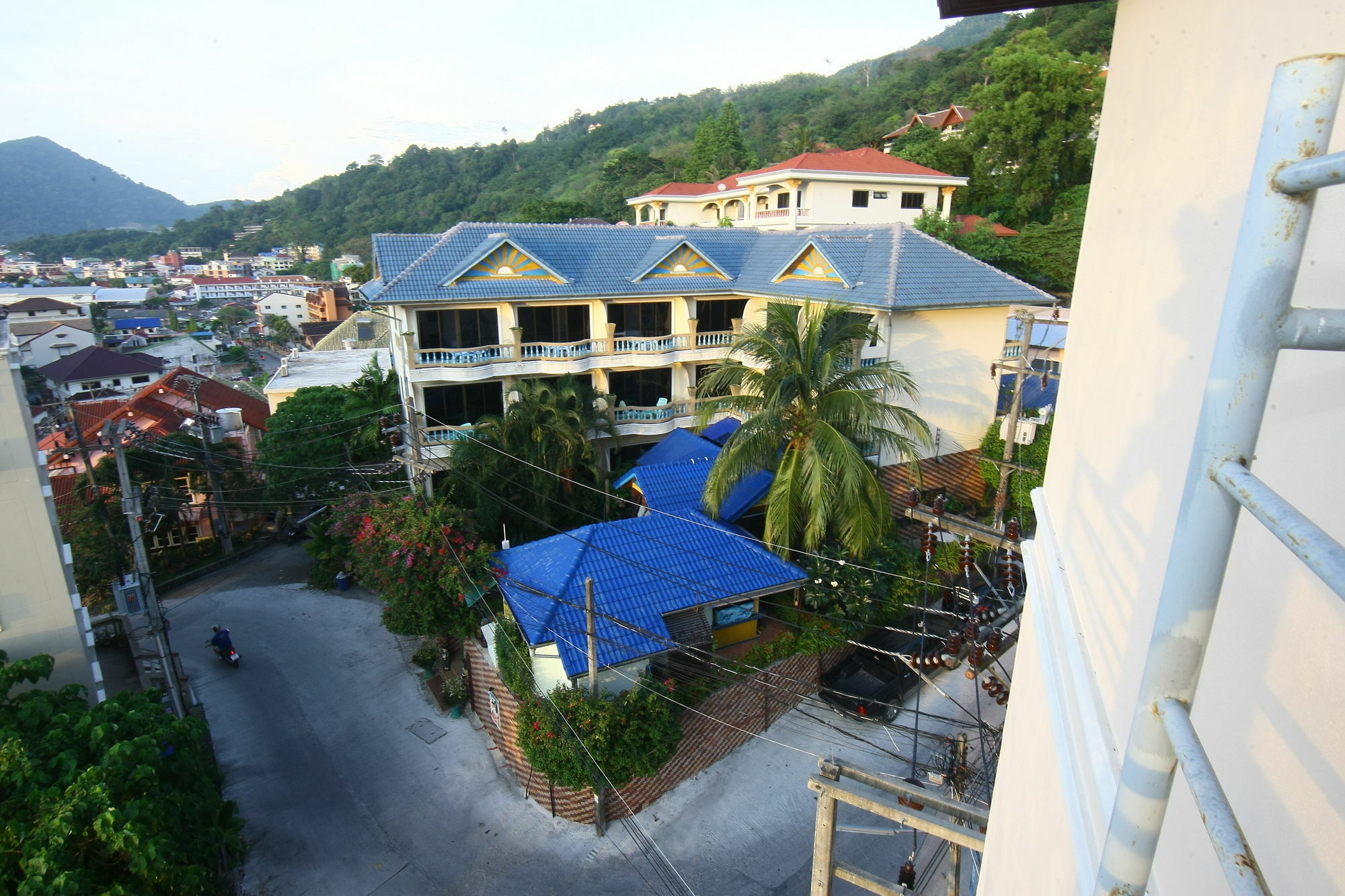 Patong Sunbeach Mansion Экстерьер фото