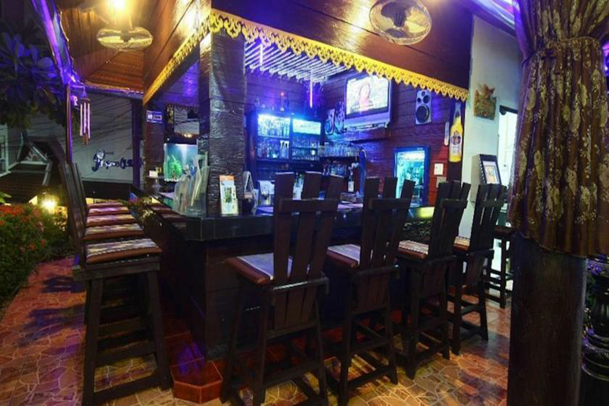 Patong Sunbeach Mansion Экстерьер фото